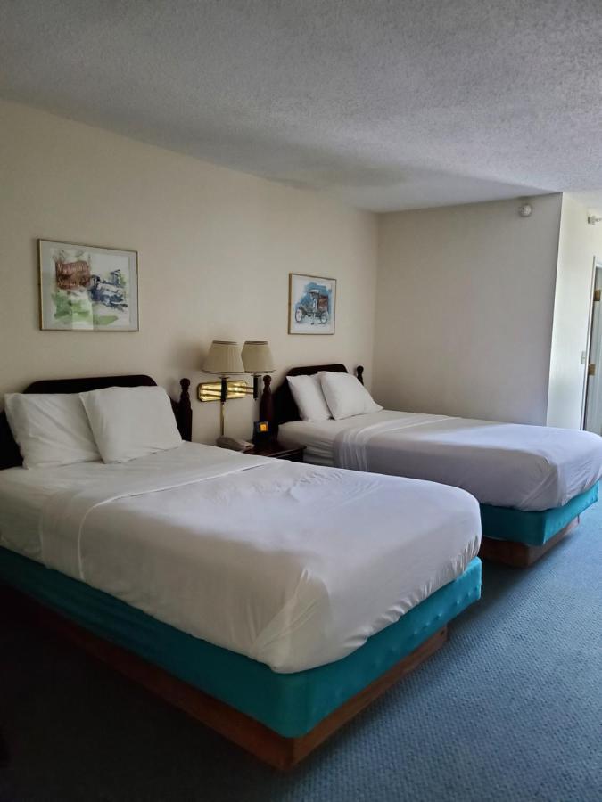 Voyager Inn Saint Ignace Exteriör bild