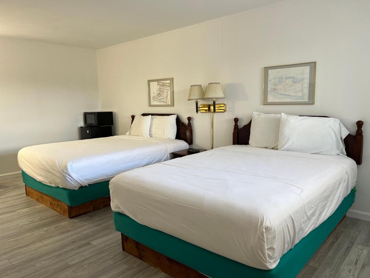 Voyager Inn Saint Ignace Exteriör bild