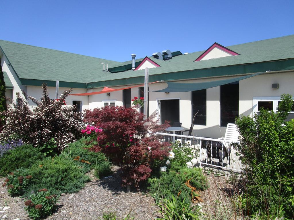 Voyager Inn Saint Ignace Exteriör bild
