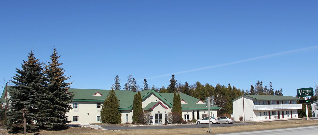 Voyager Inn Saint Ignace Exteriör bild